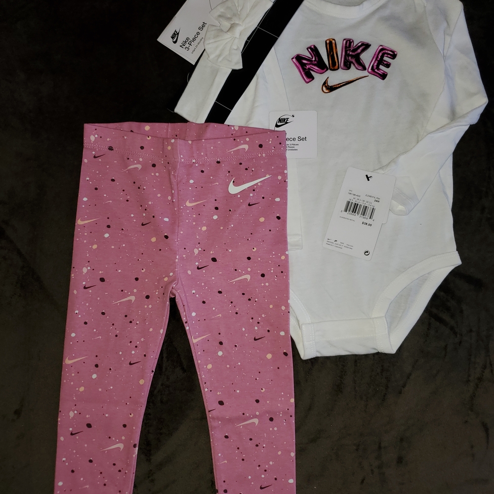 Nike Baby Set - White and Pink